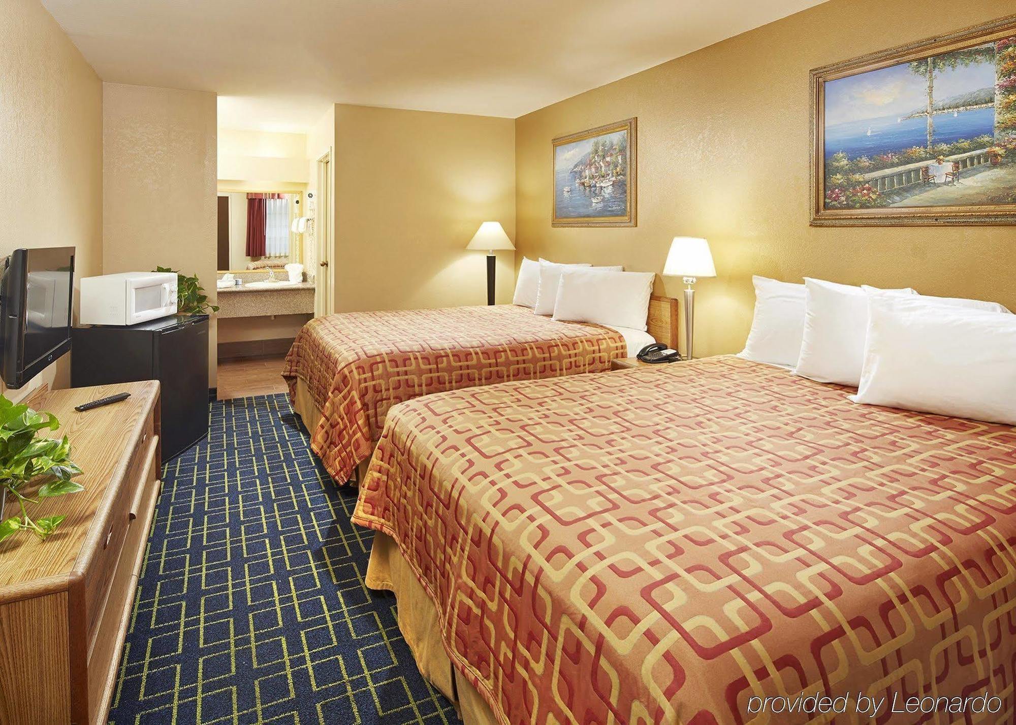 O'Cairns Inn And Suites Lompoc Exteriér fotografie